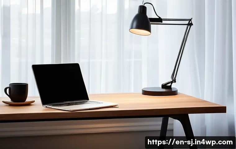 홈 오피스 공간을 위한 최적의 조명 선택 - A modern home office setup featuring a sleek minimalist metal desk lamp with adjustable arms and dim...
